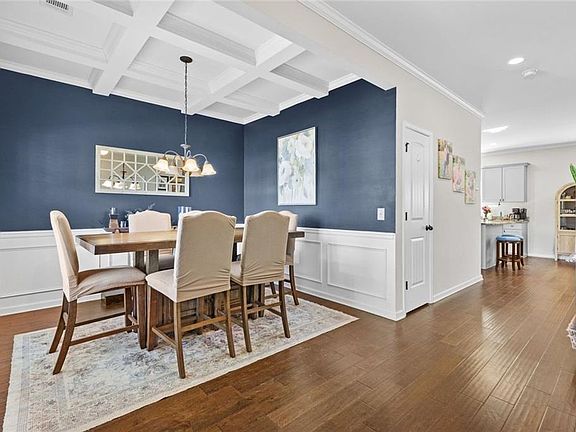 5th image of 530 Evergreen Way