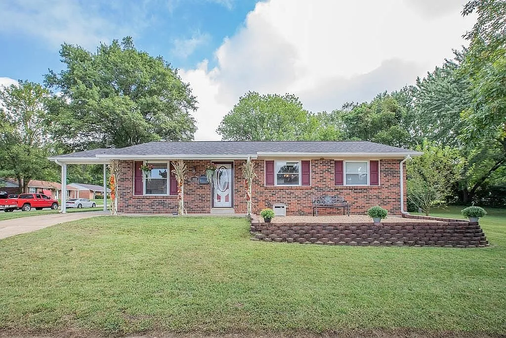 1883 Kingsford Dr photo 1