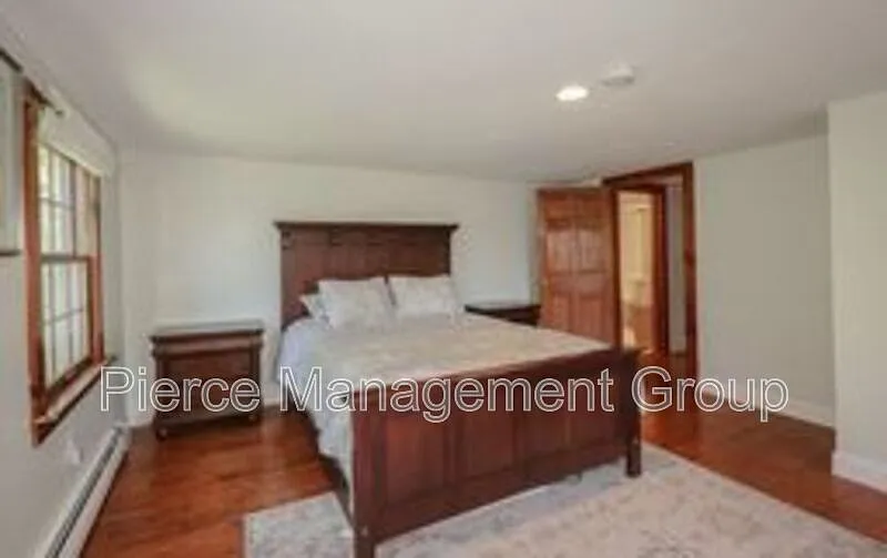 4 bed, 2.0 bath, 2414 sqft, $4,375 — Photo 4