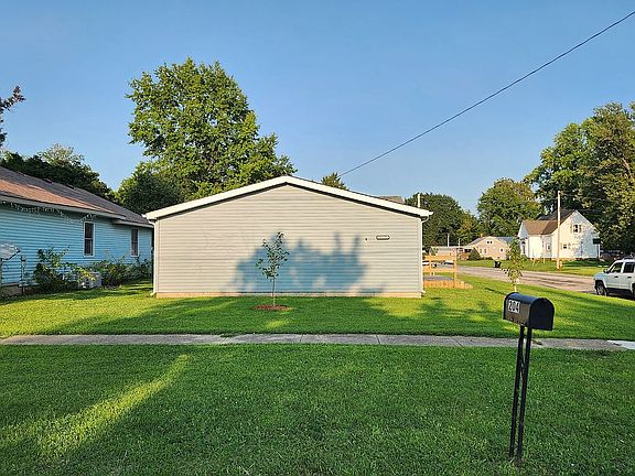 5th image of 204 5th St