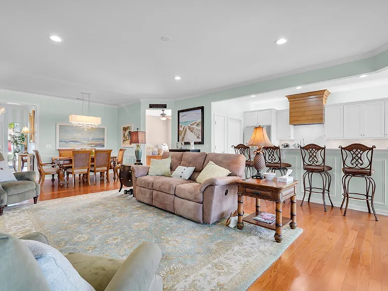 17 Thomas Bee Dr — Photo 16