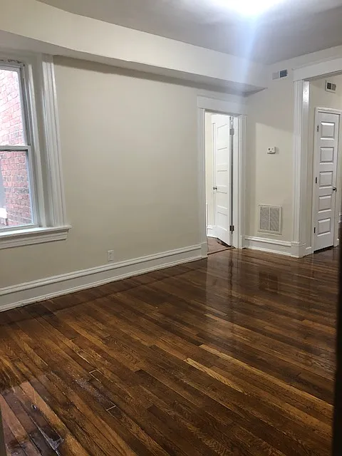 West Grace Apts — Photo 3