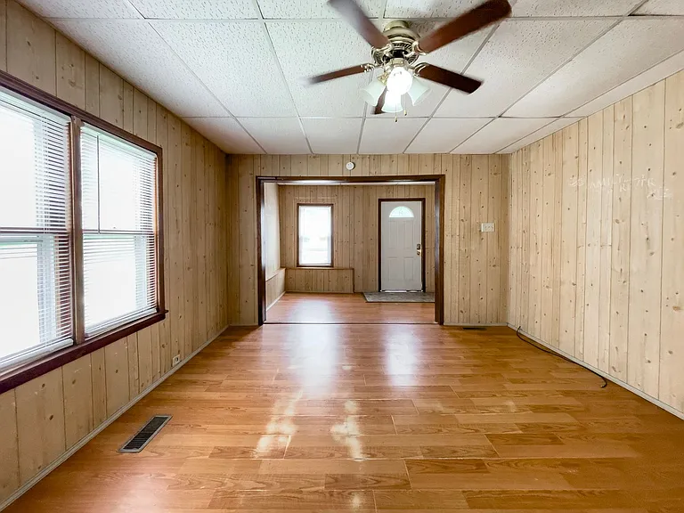 2217 S Jefferson St — Photo 30
