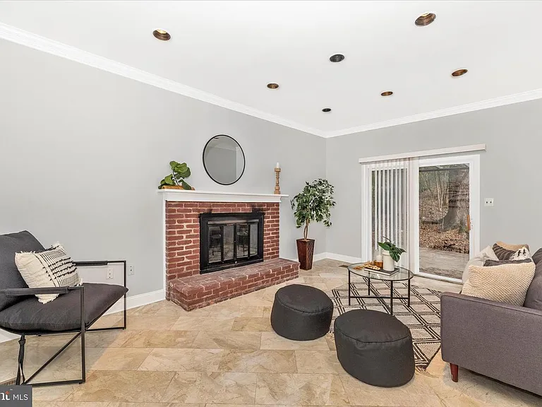 674 College Pkwy — Photo 19