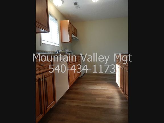 5th image of 7 Holly Ct APT E