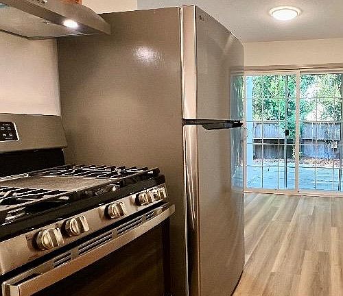 5th image of 786 Simpson Pl