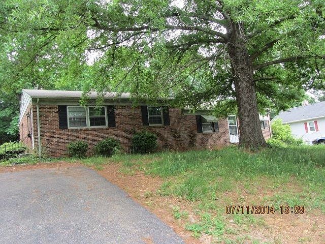 2nd image of 1112 Moseley Dr