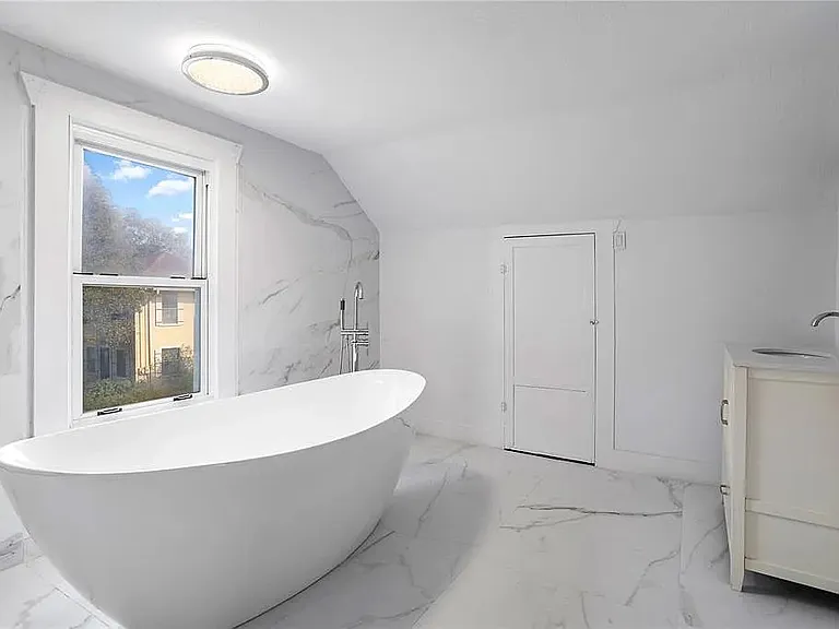 119 Leon Ave — Photo 16