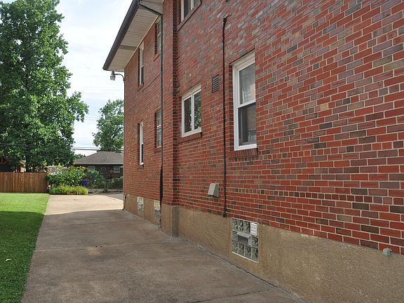 3rd image of 5908 Nagel Ave #2W