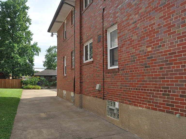 5908 Nagel Ave #2W — Photo 3