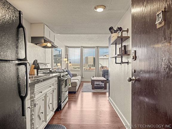 5th image of 450 W 7th St APT 910