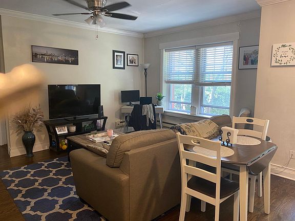 2nd image of 2129 1/2 N Dayton St #1B