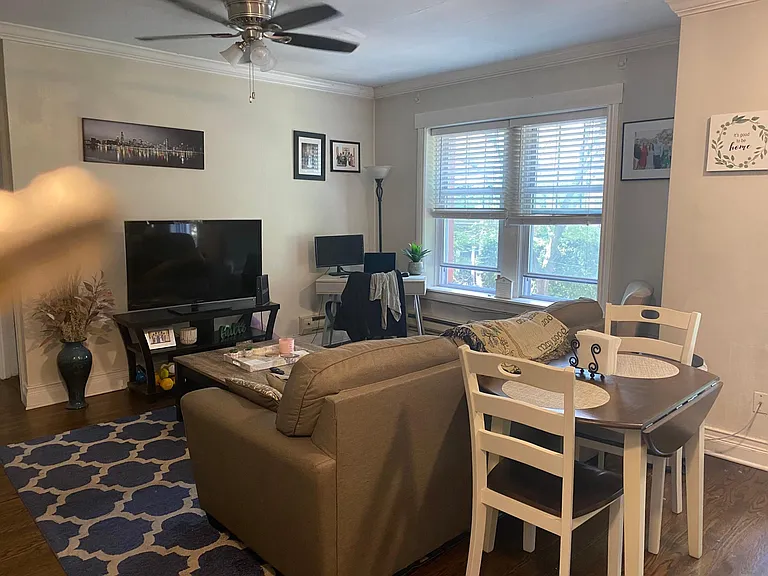 2129 1/2 N Dayton St #1B — Photo 2