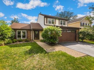 1184 Hill Crest Dr, Carol Stream, IL 60188