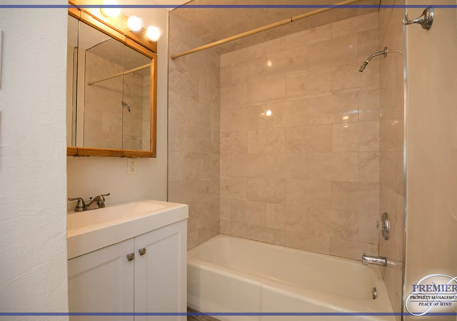 Recently Renovated Pet Friendly** Unfurnished Annual 1 Bed/1 Bath - Great Location - Walk To The ... — Photo 2