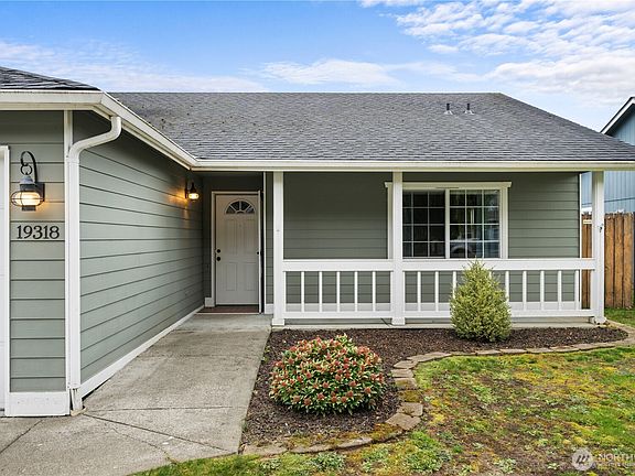 4th image of 19318 46th Drive NE