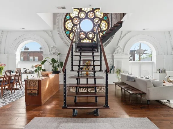 2132 Sarah St #203, Pittsburgh, PA 15203