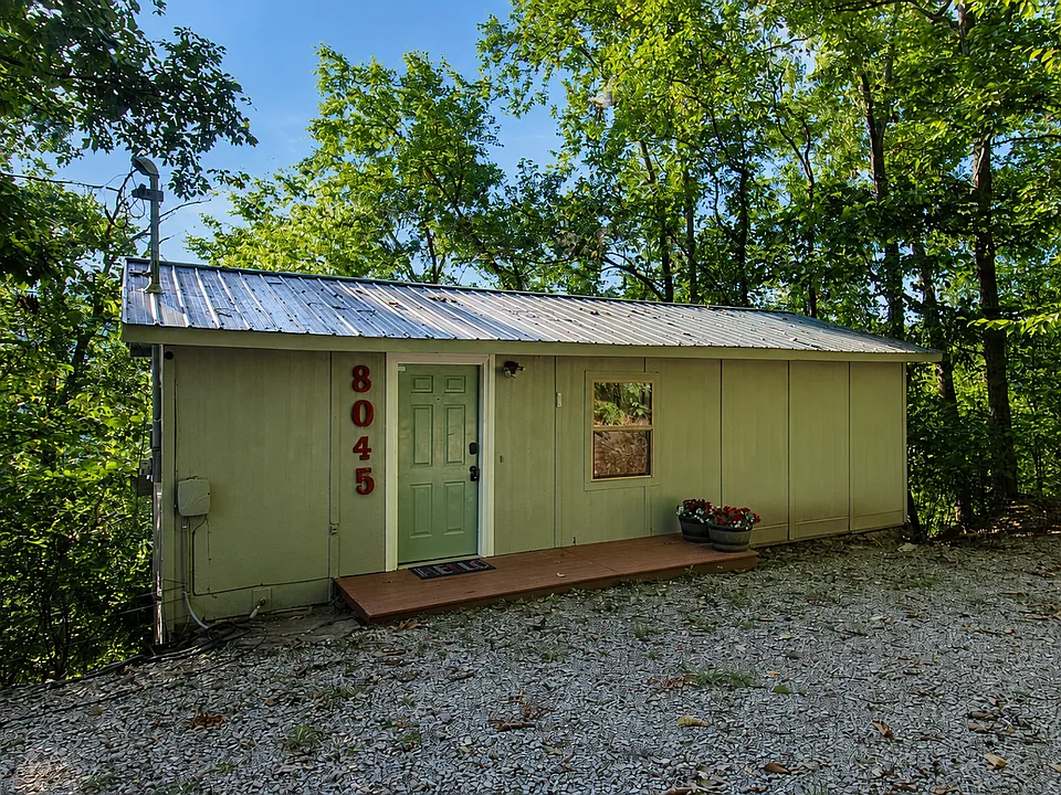 8045 Sarah Thomas Rd