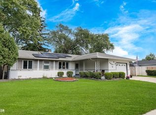 394 E Elk Grove Blvd, Elk Grove Village, IL 60007