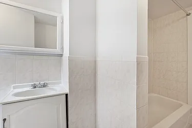 Rented by R New York