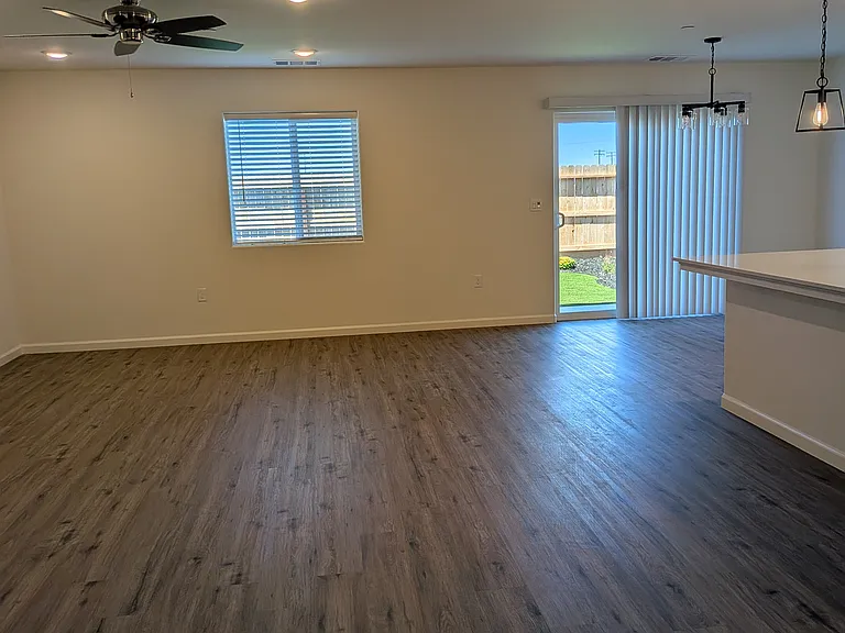 7162 W Wren Ave — Photo 3
