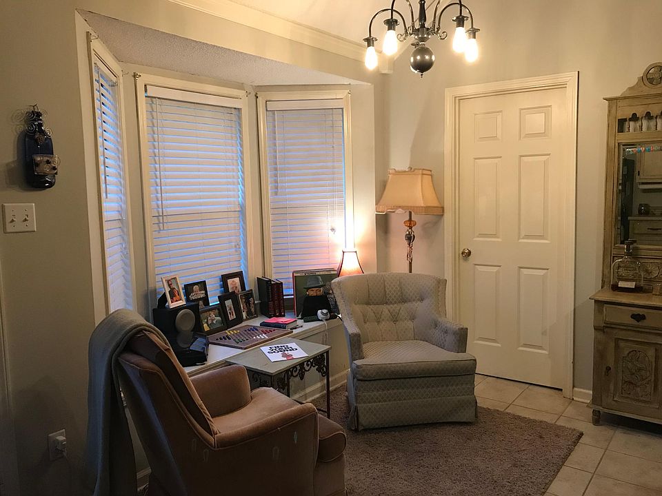 Breakfast area/ dining area