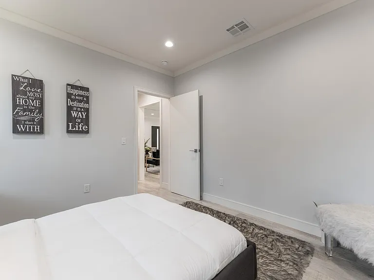 526 W Doran St — Photo 13