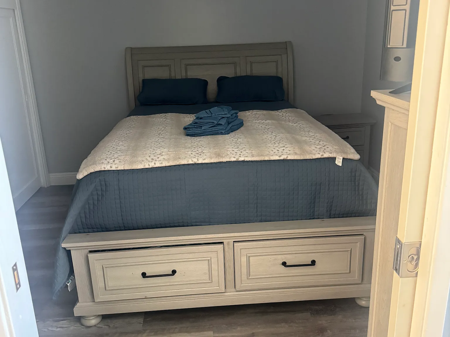 4 bed, 3.5 bath, 2700 sqft, $4,500 — Photo 4