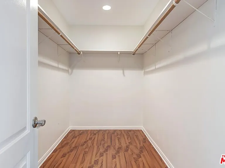 17322 Martha St — Photo 14