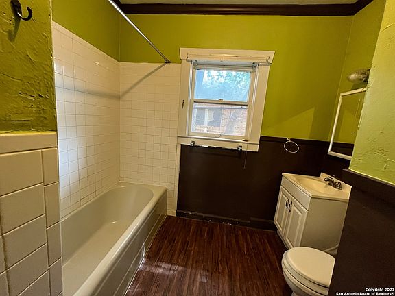 4th image of 324 Donaldson Ave