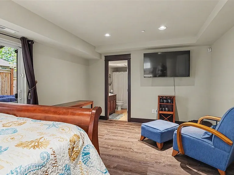 1357 Elma Pl NE — Photo 16