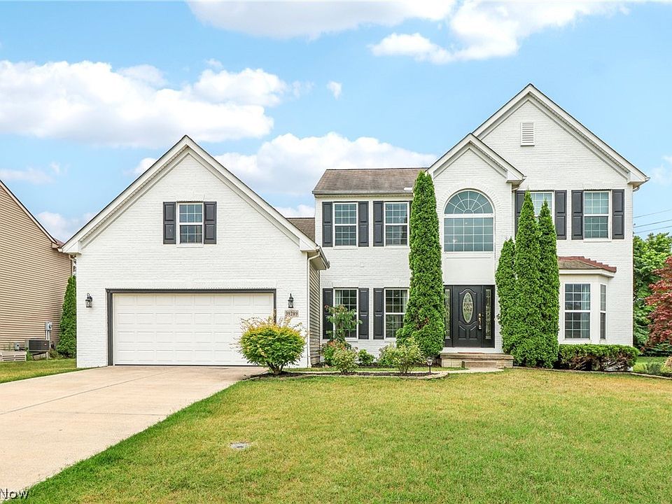 1st image of 39289 Arlington Dr