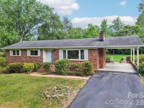 3157 Florida Dr, Hendersonville, NC 28792