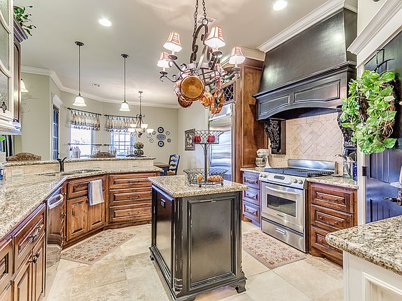 4th image of 16208 Scissortail Dr