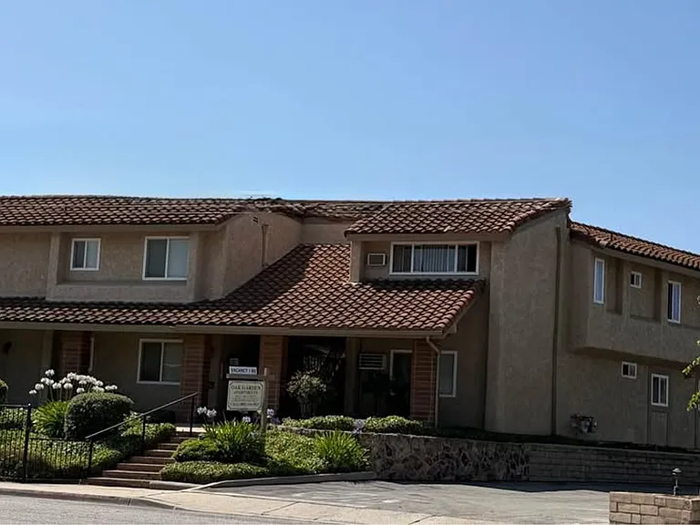 1642 E Hillcrest Dr — Photo 1