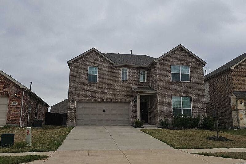 1st image of 909 Penny St