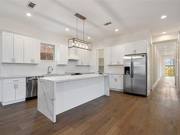5th image of 6432 Bellaire Dr