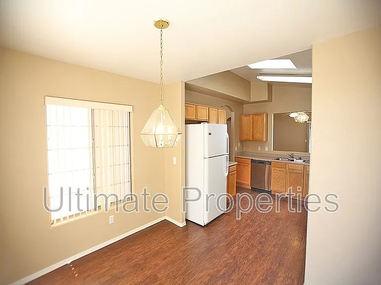 8570 W Rue De Lamour — Photo 7