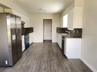 2042 E Magnolia Dr, Fayetteville, AR 72703