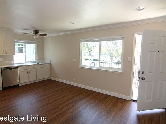 2nd image of 4810 Hamilton Ave APT 15