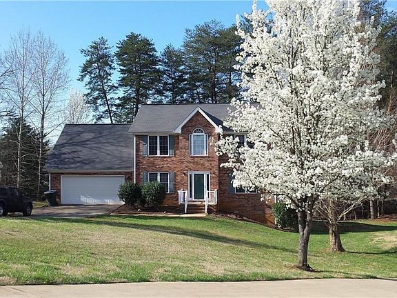 2nd image of 402 Ashton Cir