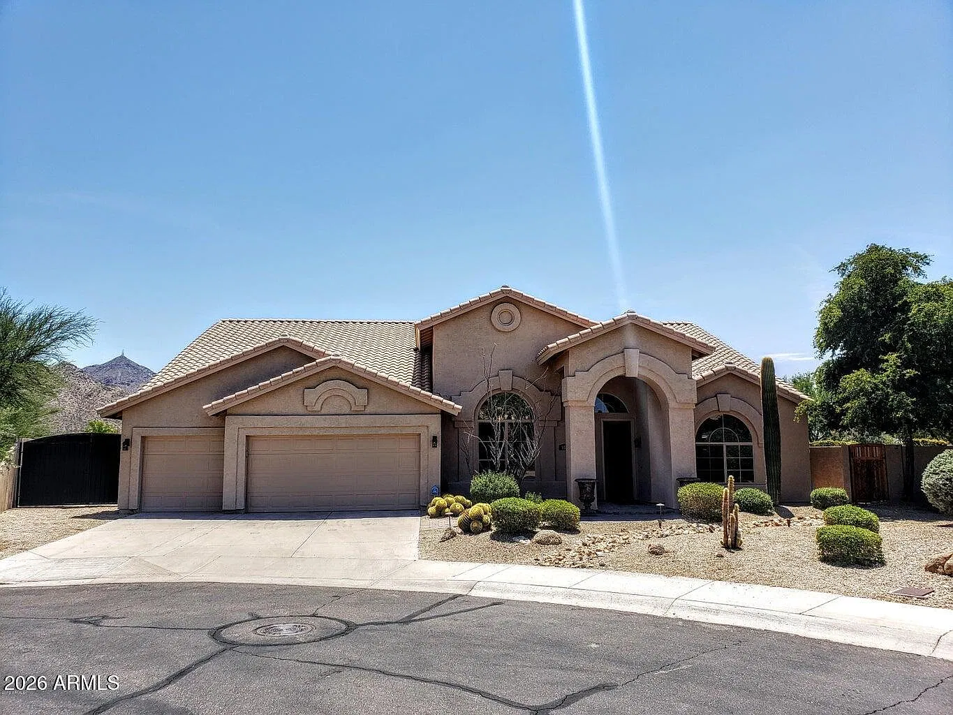 4 bed, 2.5 bath, 2936 sqft, $4,800 — Photo 2