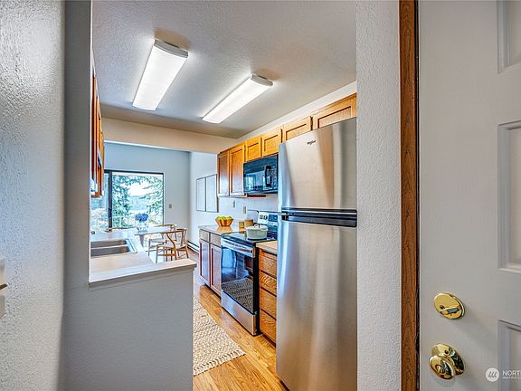 3rd image of 26425 Pennsylvania Avenue NE #3