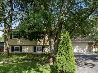 2415 Parkview Dr, Aurora, IL 60502