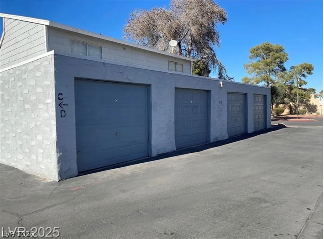 Building Photo - 5187 Greene Ln #C