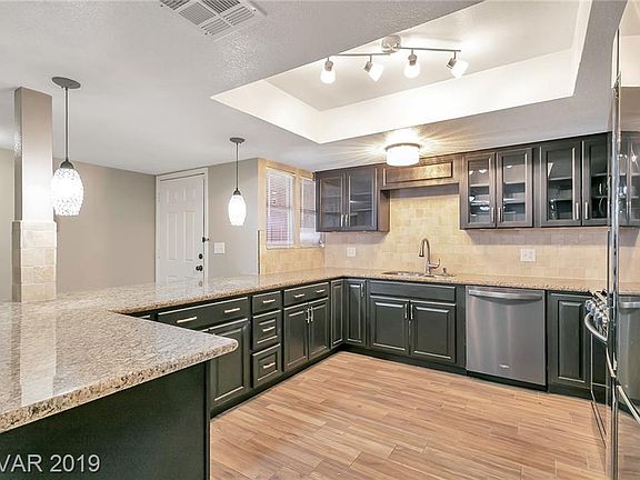 3rd image of 465 Linn Ln