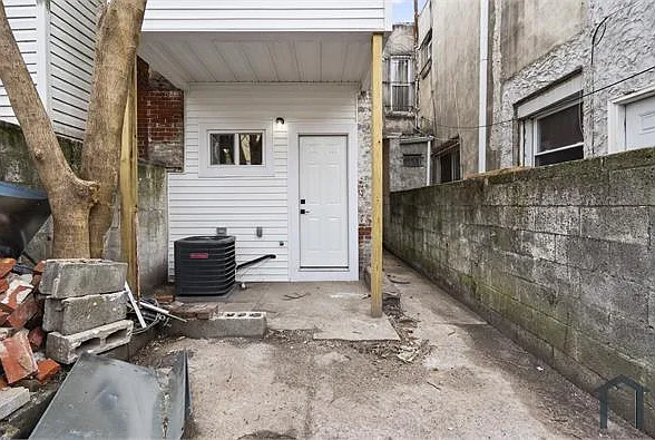 2055 Dickinson St — Photo 19