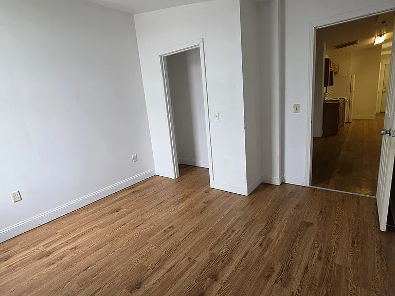 18 Catherine St #2H — Photo 2