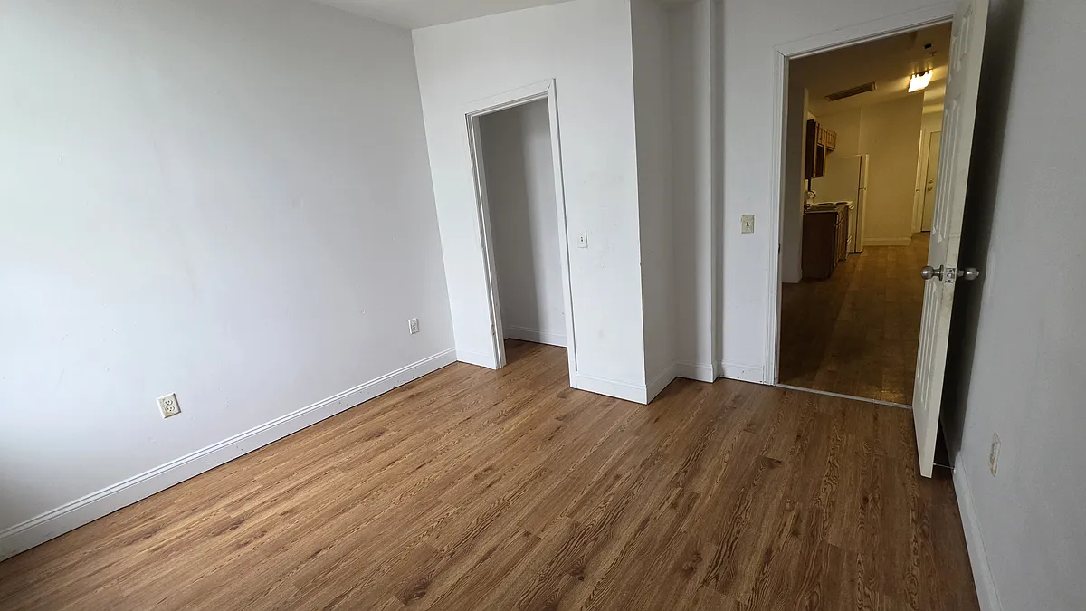 Building Photo - 18 Catherine St #2H