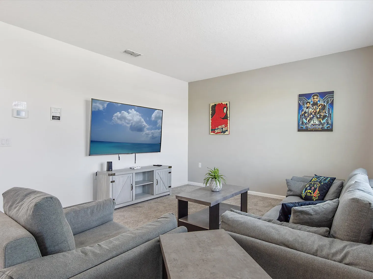 6 bed, 3.0 bath, 2863 sqft, $7,302 — Photo 2